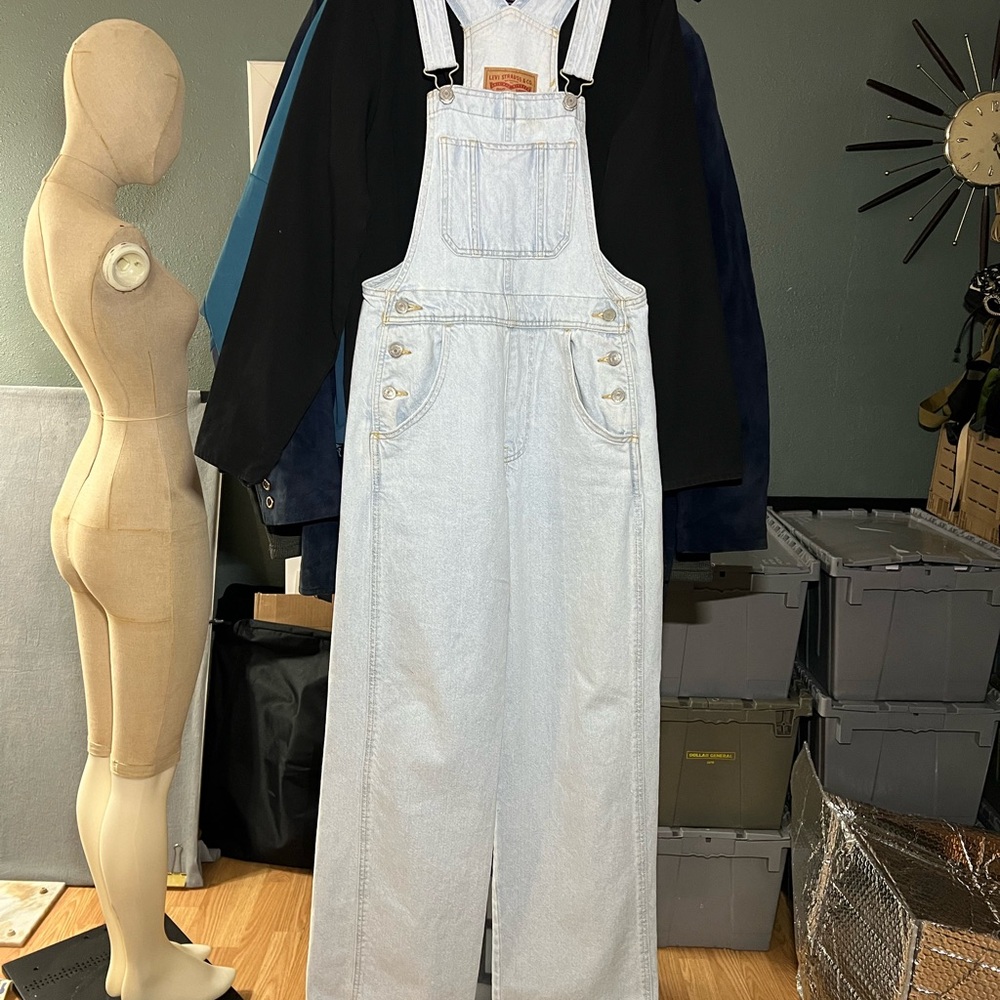 Women’s S Levi’s Denim Overalls Light Denim Loose Fit Flare Leg Never Worn